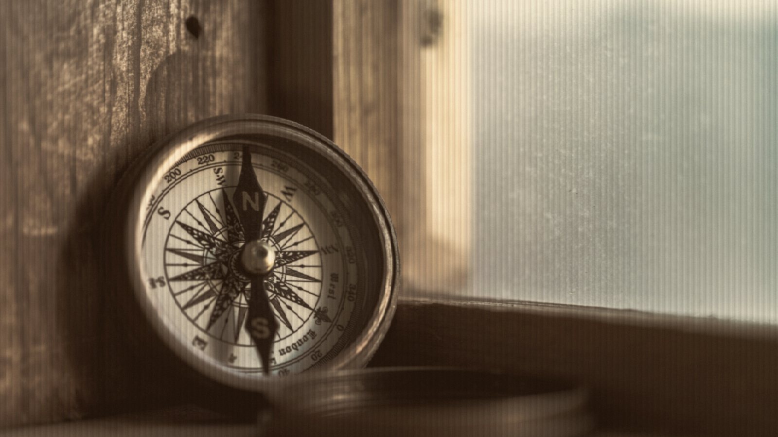 Round white compass